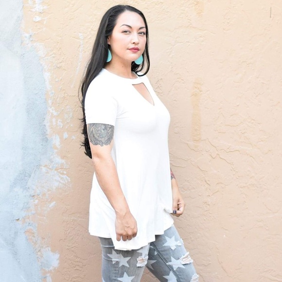 White Choker Neck Tee - Picture 2 of 4